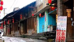 龙潭这一千年古镇独有的建建艺术和奇异的平易