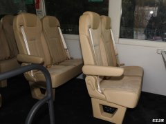 桌面利用了木纹饰板拆